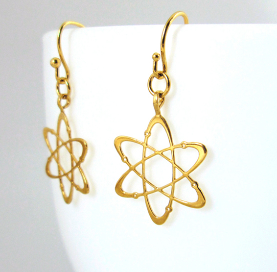 Carbon atom gold earrings by Delftia Science Jewelry