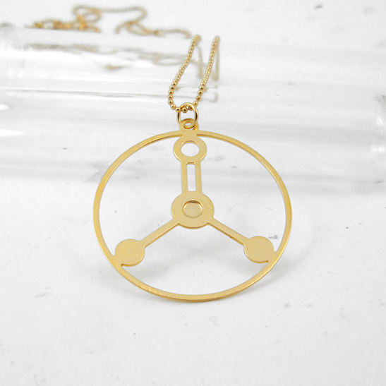 Formalin-molecule-gold-necklace-by-Delftia-Science-Jewelry